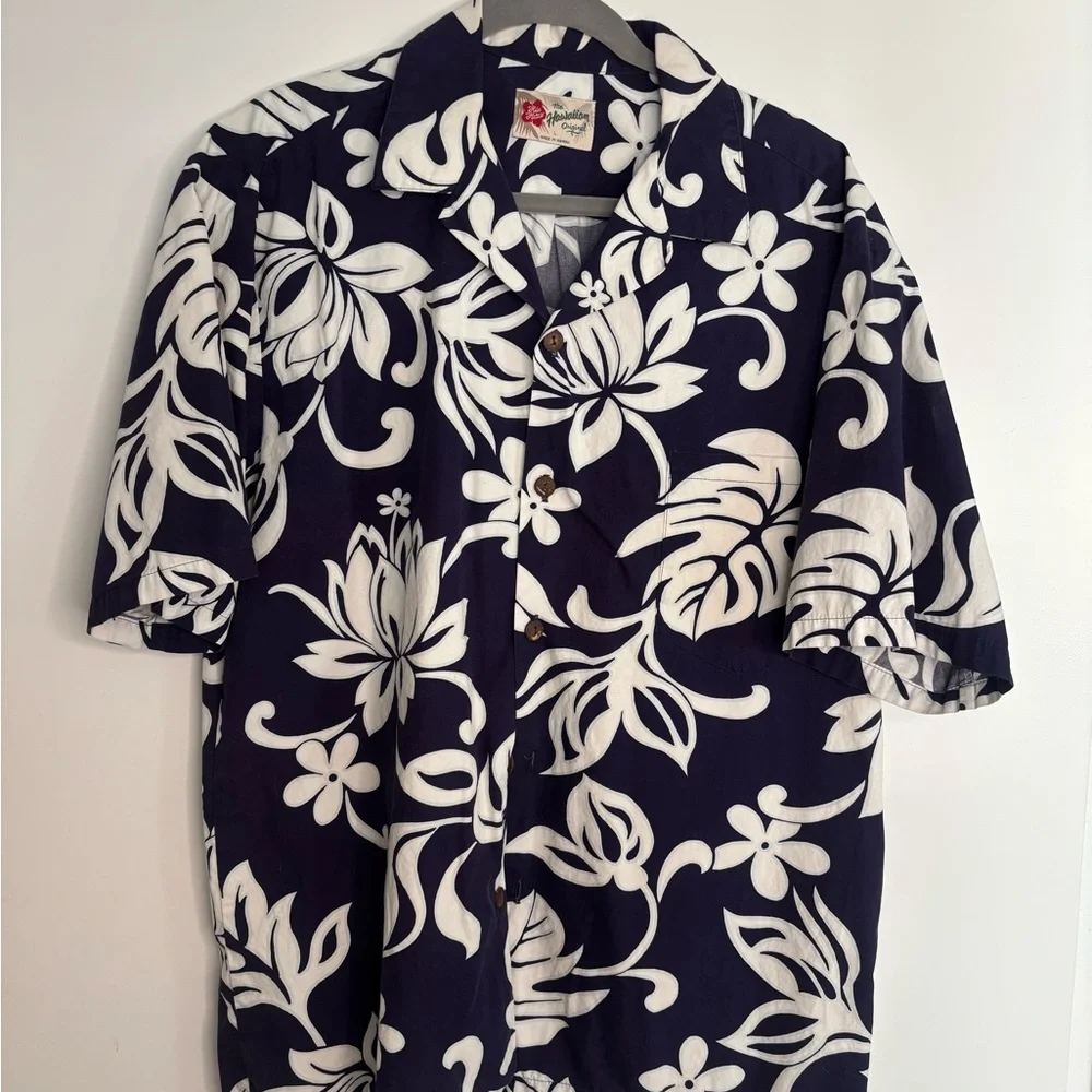 Hilo Hattie Royal Purple and White Floral Men's Shirt - Picture 1 of 2